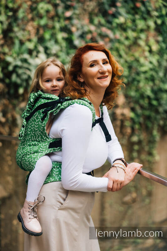 Lennylamb LennyPreschool bæresele, Preschool Størrelse (54% bomull, 46% TENCEL™) - ENCHANTED NOOK - EVERGREEN