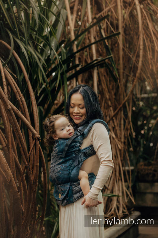 LennyUpGrade bæresele (54% bomull, 46% TENCEL) - RAINFOREST - NOCTURNAL