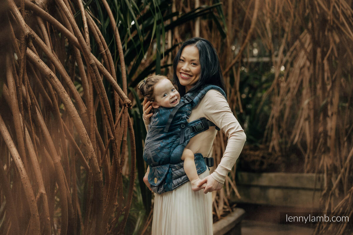 LennyUpGrade bæresele (54% bomull, 46% TENCEL) - RAINFOREST - NOCTURNAL