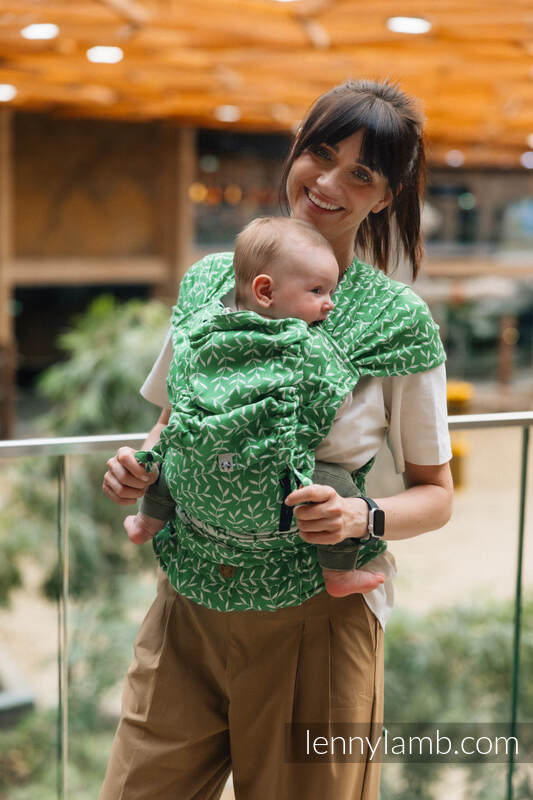 Lennylamb LennyHybrid Half Buckle bæresele, -54% bomull, 46% TENCEL™- ENCHANTED NOOK - EVERGREEN