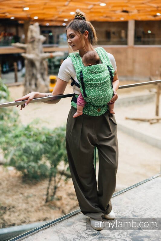 LennyLight bæresele fra Lennylamb - (54% cotton, 46% TENCEL™) - ENCHANTED NOOK - EVERGREEN