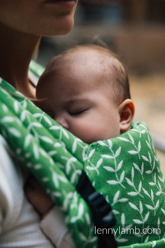 LennyLight bæresele fra Lennylamb - (54% cotton, 46% TENCEL™) - ENCHANTED NOOK - EVERGREEN