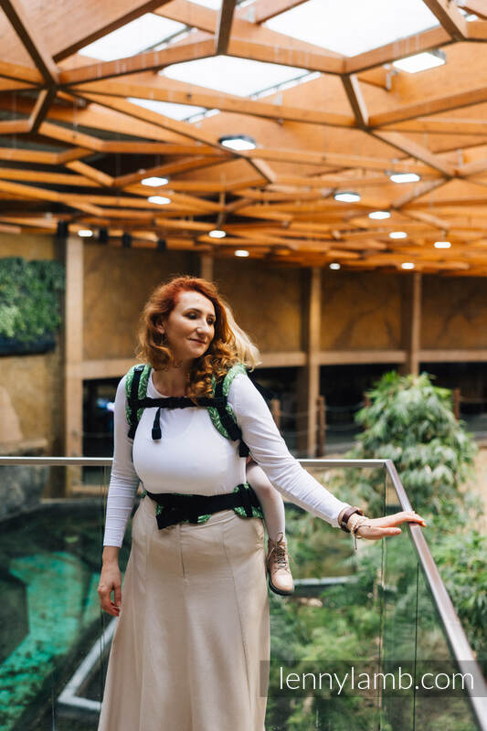 Lennylamb LennyPreschool bæresele, Preschool Størrelse (54% bomull, 46% TENCEL™) - ENCHANTED NOOK - EVERGREEN