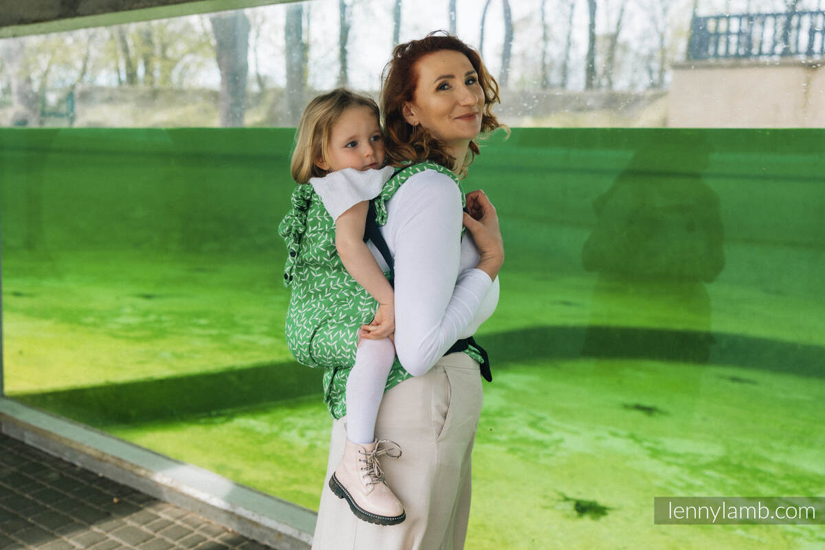 Lennylamb LennyPreschool bæresele, Preschool Størrelse (54% bomull, 46% TENCEL™) - ENCHANTED NOOK - EVERGREEN