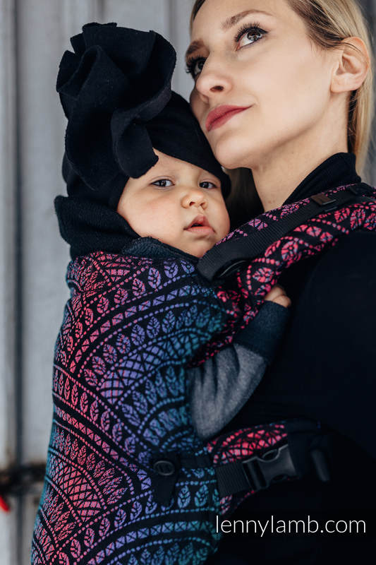 LennyUpGrade bæresele, (60% bomull, 28% merino ull, 8% silke, 4% cashmere) - PEACOCK'S TAIL - BLACK OPAL