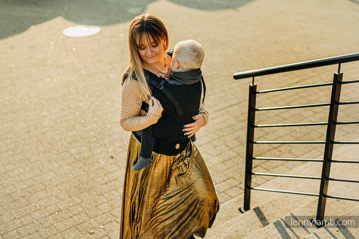 LennyUpGrade bæresele, 59% bomull, 41% merino ull - PEACOCK'S TAIL - PITCH BLACK