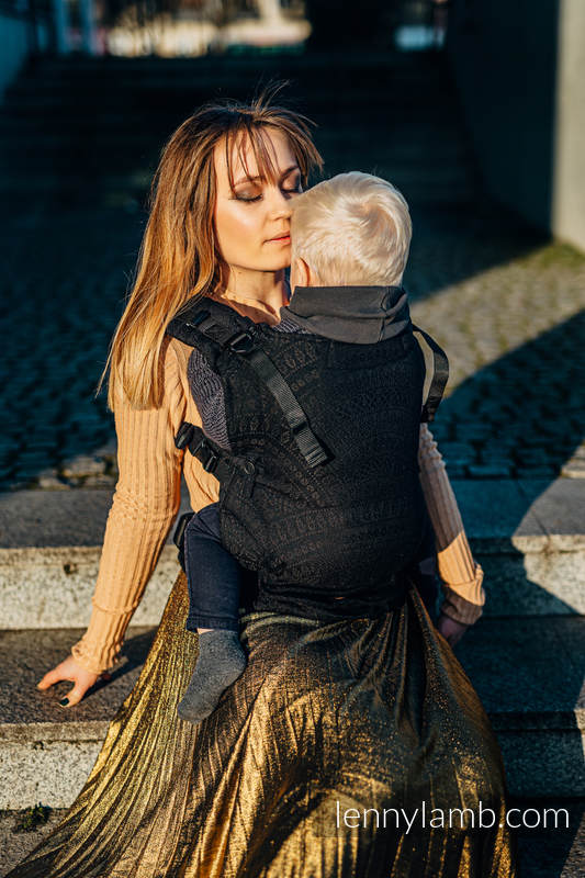 LennyUpGrade bæresele, 59% bomull, 41% merino ull - PEACOCK'S TAIL - PITCH BLACK